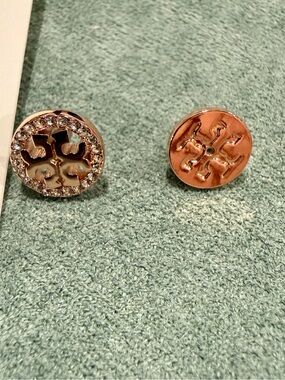 Tory Burch | Rose Gold Logo Crystal Halo Stud Earrings | Extra Small